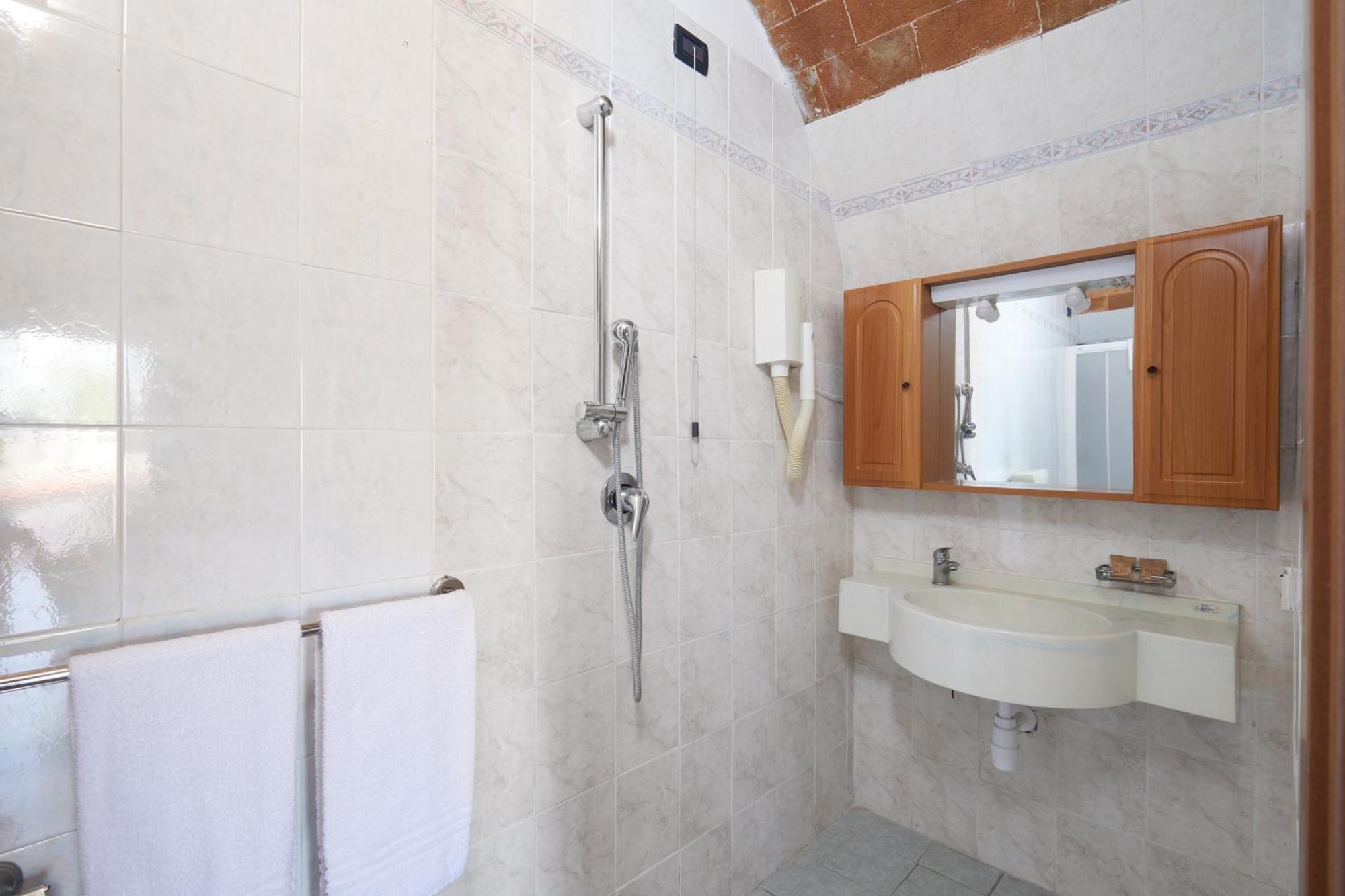 Relais Belvedere Montecatini Val di Cecina Camera foto